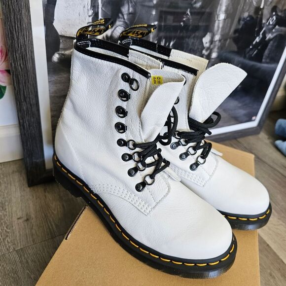 White Size 8 Doc Martens Dr.Martens with Bouncing Soles Leather New - Picture 7 of 9